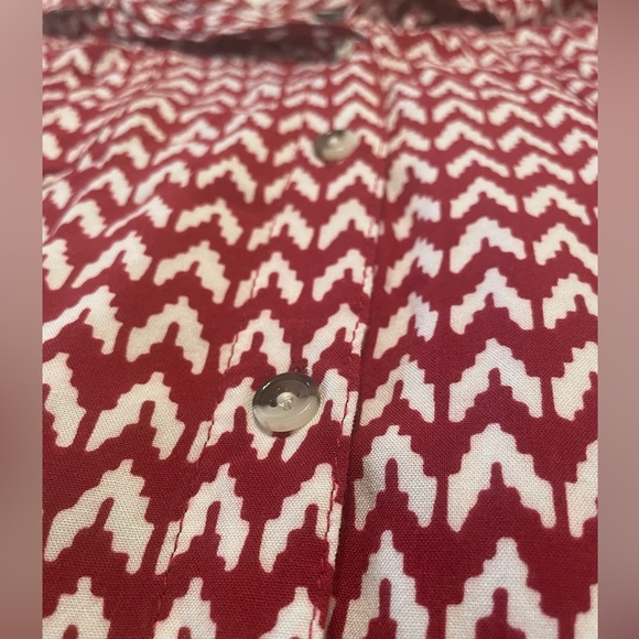 Jachs Girlfriend Quinn Button Down Cap Sleeve Shirt Red & White Chevron - Picture 3 of 7